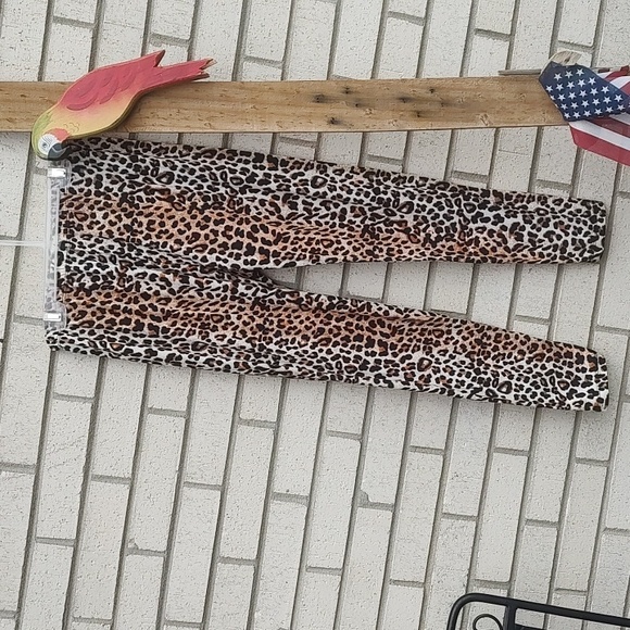 Leopard Leggings - Picture 2 of 10